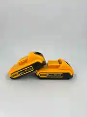 Желтый дрель-шуруповерт аккумуляторный DeWalt, 21V / 48V с набором инструментов