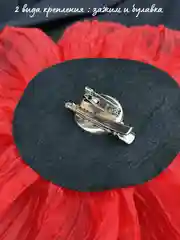 Красный брошь цветок из ткани