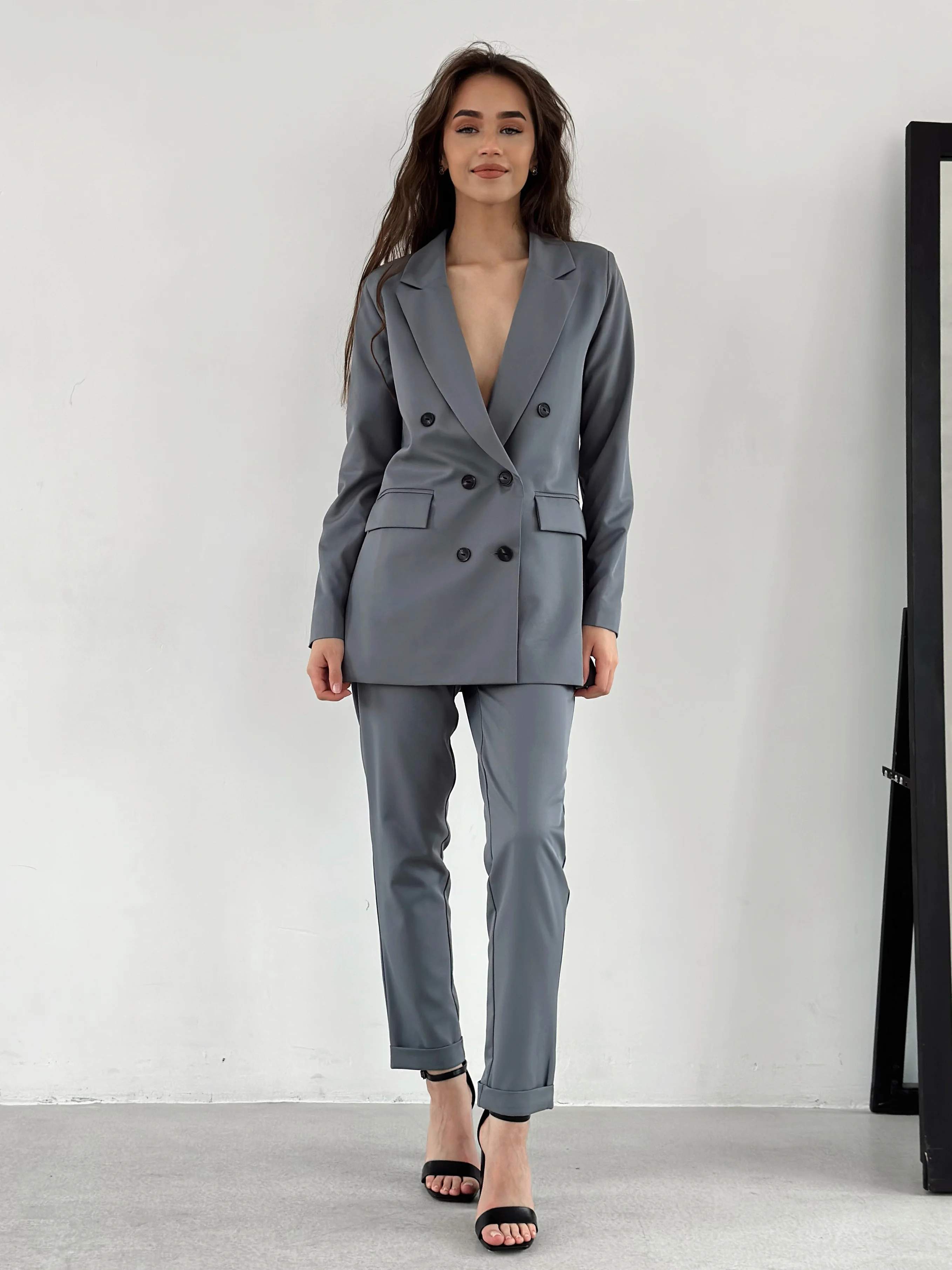 Серый костюм классический деловой женский Blazer