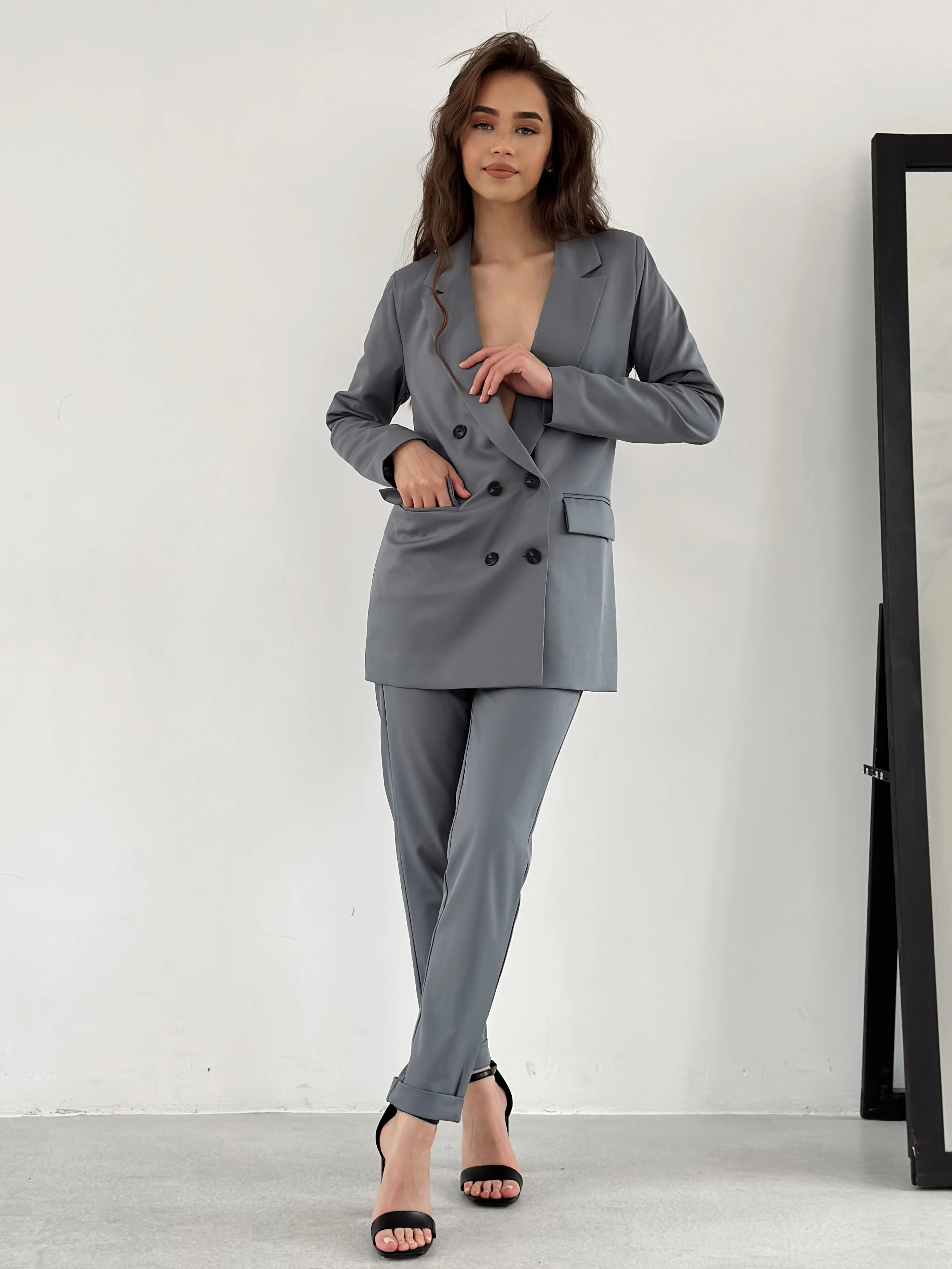 Серый костюм классический деловой женский Blazer