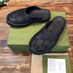 Черный шлепанцы женские
