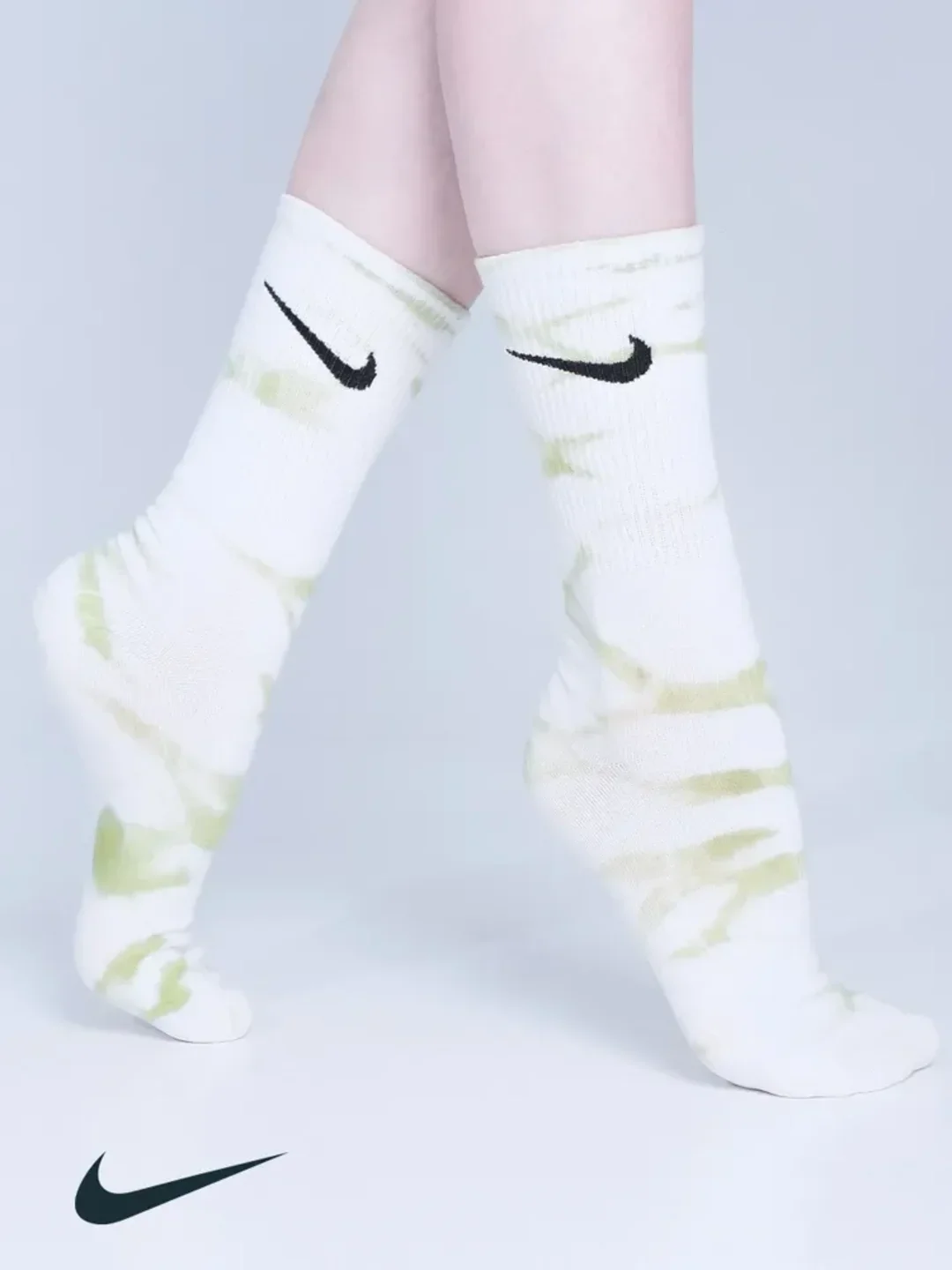 Зеленый женские носки длинные Nike цветные, для спорта, ароматизированные, антибактериальные