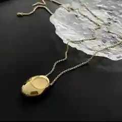 Длинное колье с подвеской капля золотого цвета
