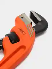 Изогнутый трубный ключ NEO Tools Stillson 250/10 мм 02-113