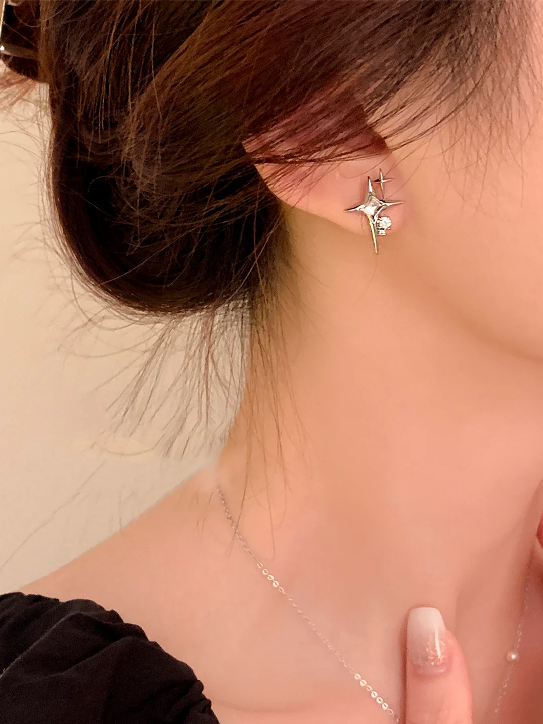 Серебряный женские серьги-гвоздики с крестом и звездой