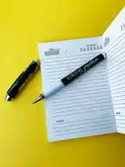 Тёмно-зелёный подарочный набор учителю, воспитателю, учительнице. Подарок. Ежедневник (блокнот) и ручка