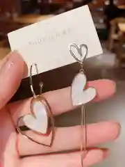 Черный серьги женские ассиметричные