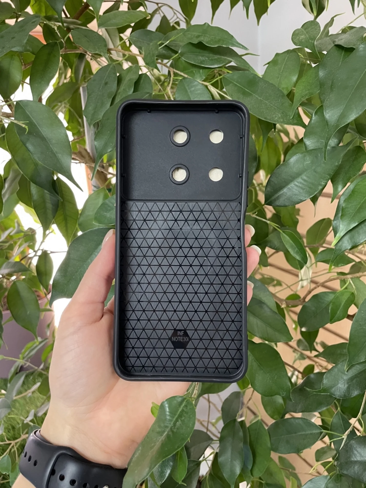 Золотой чехол противоударный armors для Infinix Note 30i / Инфиникс Ноте 30i с защитой камеры