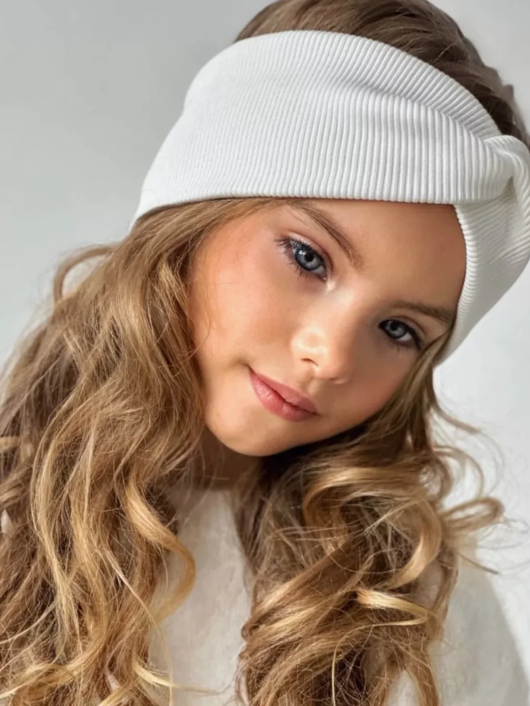 Белый повязка для девочки 5-14  лет.  Повязка демисезонная . Повязка трикотажная