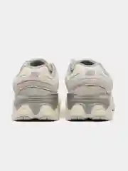 Серый меланж кроссовки женские с логотипом New Balance 9060