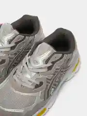 Серый меланж мужские кроссовки с логотипом Asics