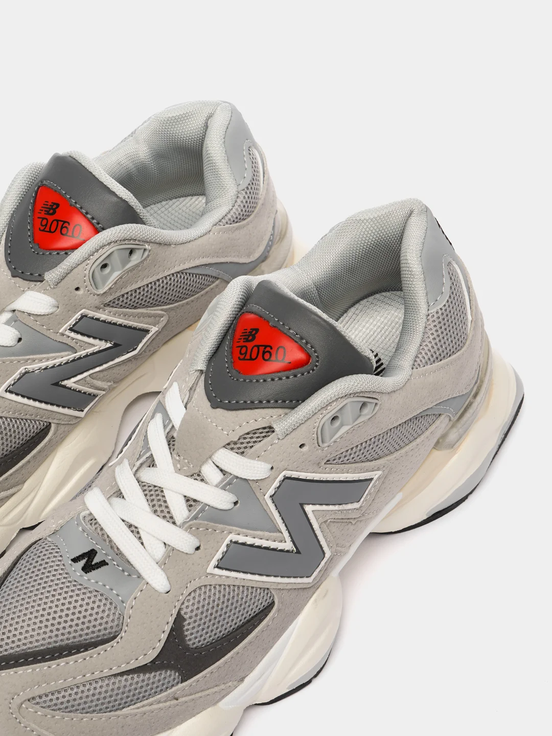Серый мужские кроссовки с логотипом New Balance 9060