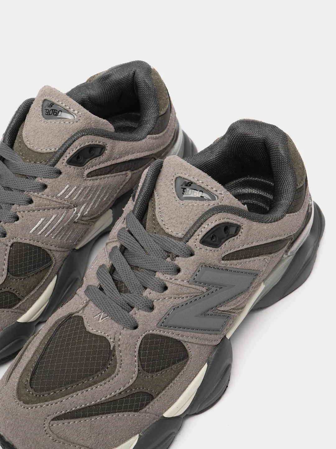 Коричневый кроссовки женские с логотипом New Balance 9060