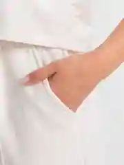 Белый костюм женский спортивный: топ и брюки