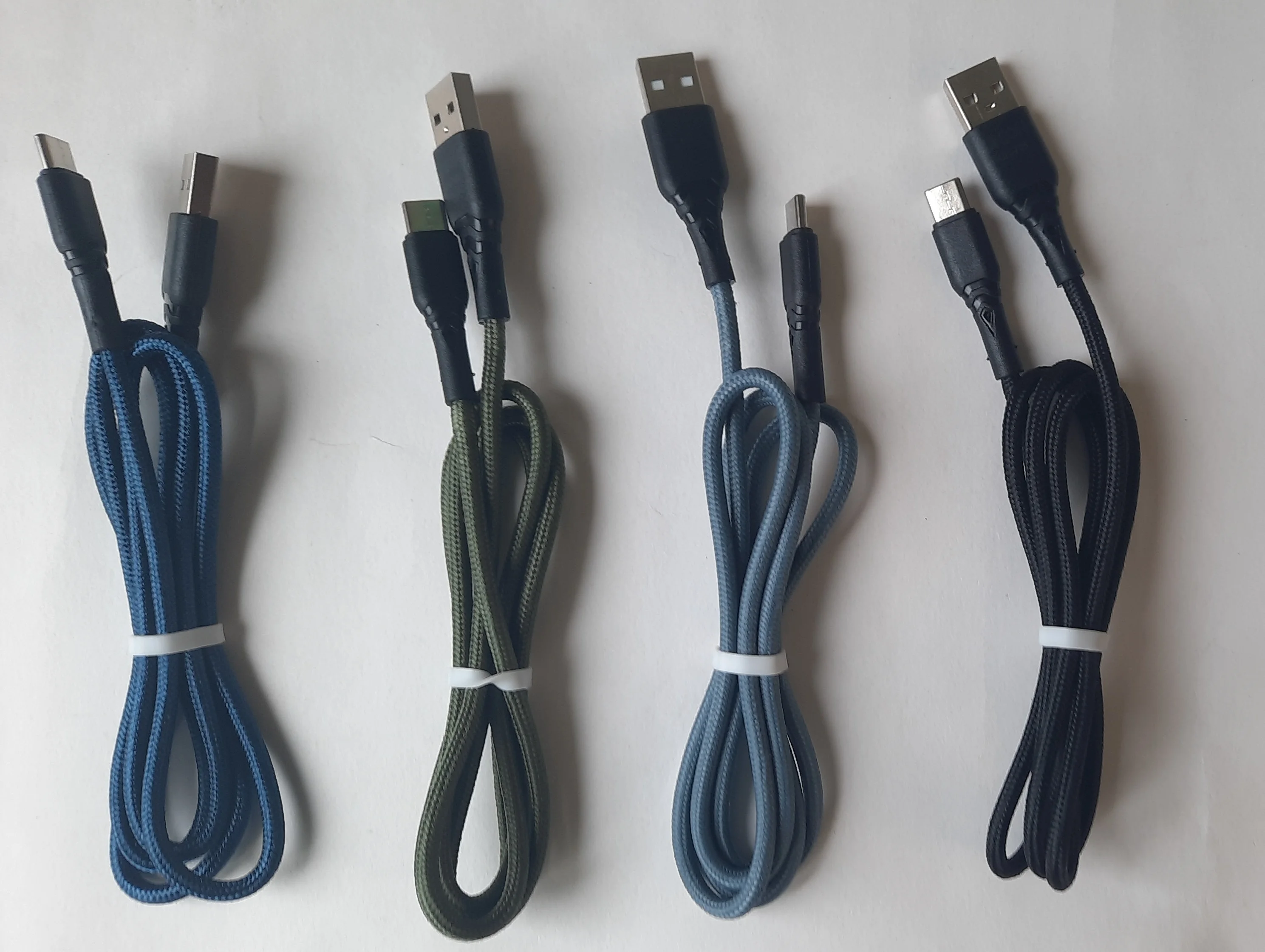 Кабель зарядный плетеный 1м на Type-C, Micro-USB, Lightning провод