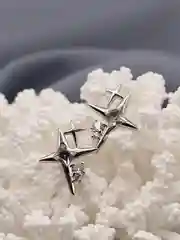 Женские серьги-гвоздики с крестом и звездой