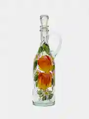 Алый бутыль с крышкой