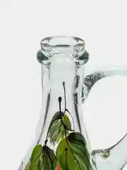 Алый бутыль с крышкой