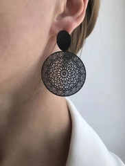 Серьги висячие круглые с ажурным узором