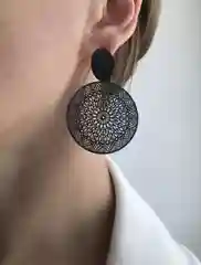 Серьги висячие круглые с ажурным узором