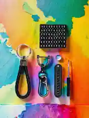 Черный брелок для ключей с карабином, номером телефона и петличкой