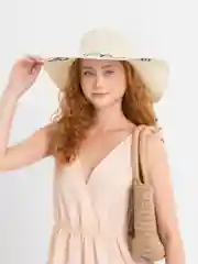 Молочный шляпа на пляж