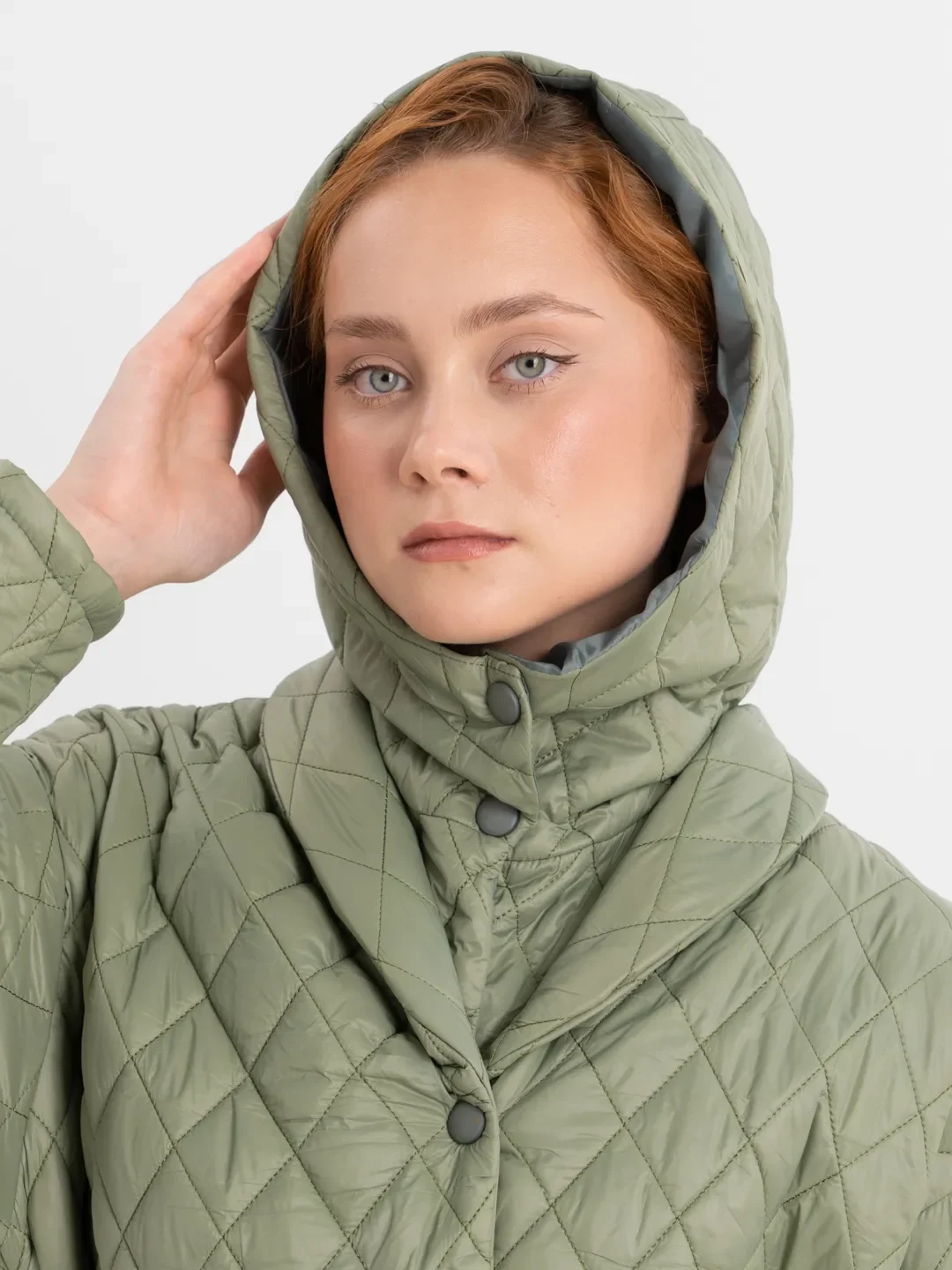 Оливковый женская стеганая демисезонная куртка, 2 в 1 с отдельным капюшоном