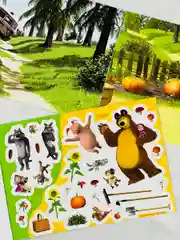 Книжка с наклейками для малышей Маша и медведь фон внутри