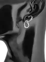 Стильные серьги сердца серебряные