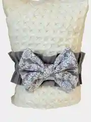 Серый бант на выписку из роддома (на резинке)