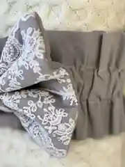 Серый бант на выписку из роддома (на резинке)