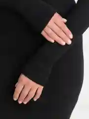 Черный женский костюм с юбкой в рубчик
