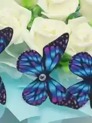 Белый букет из мягких игрушек и бабочек, светящийся, подарок