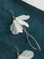 Белый серьги бижутерия женские с лепестками