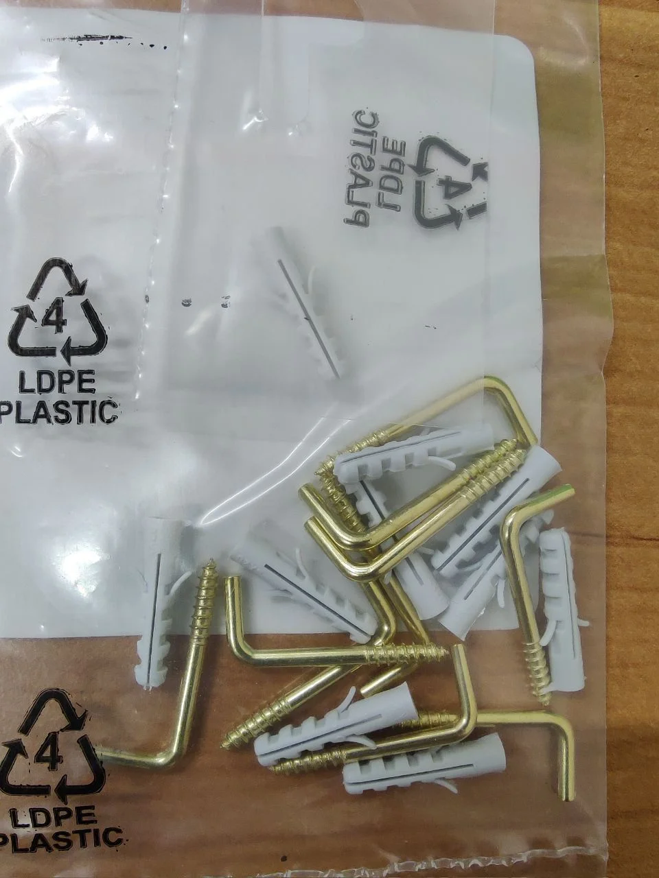 Серый дюбель с Г-образным крюком саморезом PA 6 ES/P5 4X20 G (10 шт)