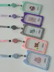 Бейдж с ушками Котик, с рулеткой, силиконовая оправа, для пропуска, чехол карты, с лентой