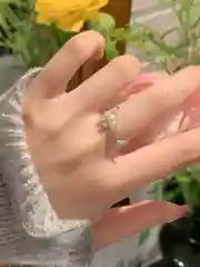 Белый кольцо женское с бабочкой