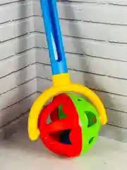 Каталка с ручкой Шарик погремушка для малышей игрушка игра