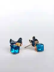 Серьги-бантики с голубым кристаллом