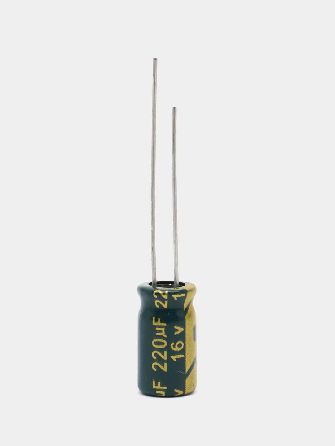220мкФ 16в Конденсатор электролитический 220UF 16V 105C 6х11мм
