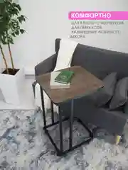 Коричневый столик журнальный приставной на колесиках НЭО