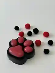 Красный кошачья лапка, лапка тигра, лапка антистресс, сквиш