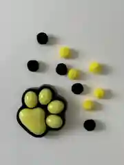 Желтый кошачья лапка, лапка тигра, лапка антистресс, сквиш