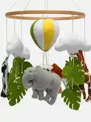 Зеленый мобиль из фетра