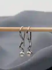 Серебряный миниатюрные женские серьги с жемчужиной спиральные