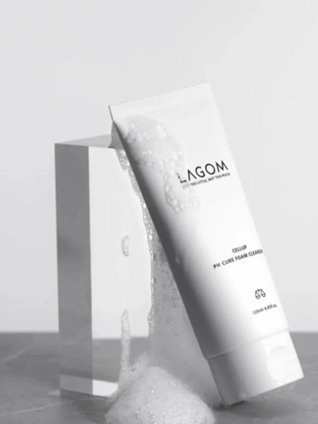 Увлажняющая слабокислотная пенка для умывания LAGOM Cellup Ph Cure Foam Cleanser