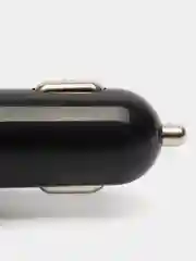 Черный автомобильное зарядное устройство с вольтметром