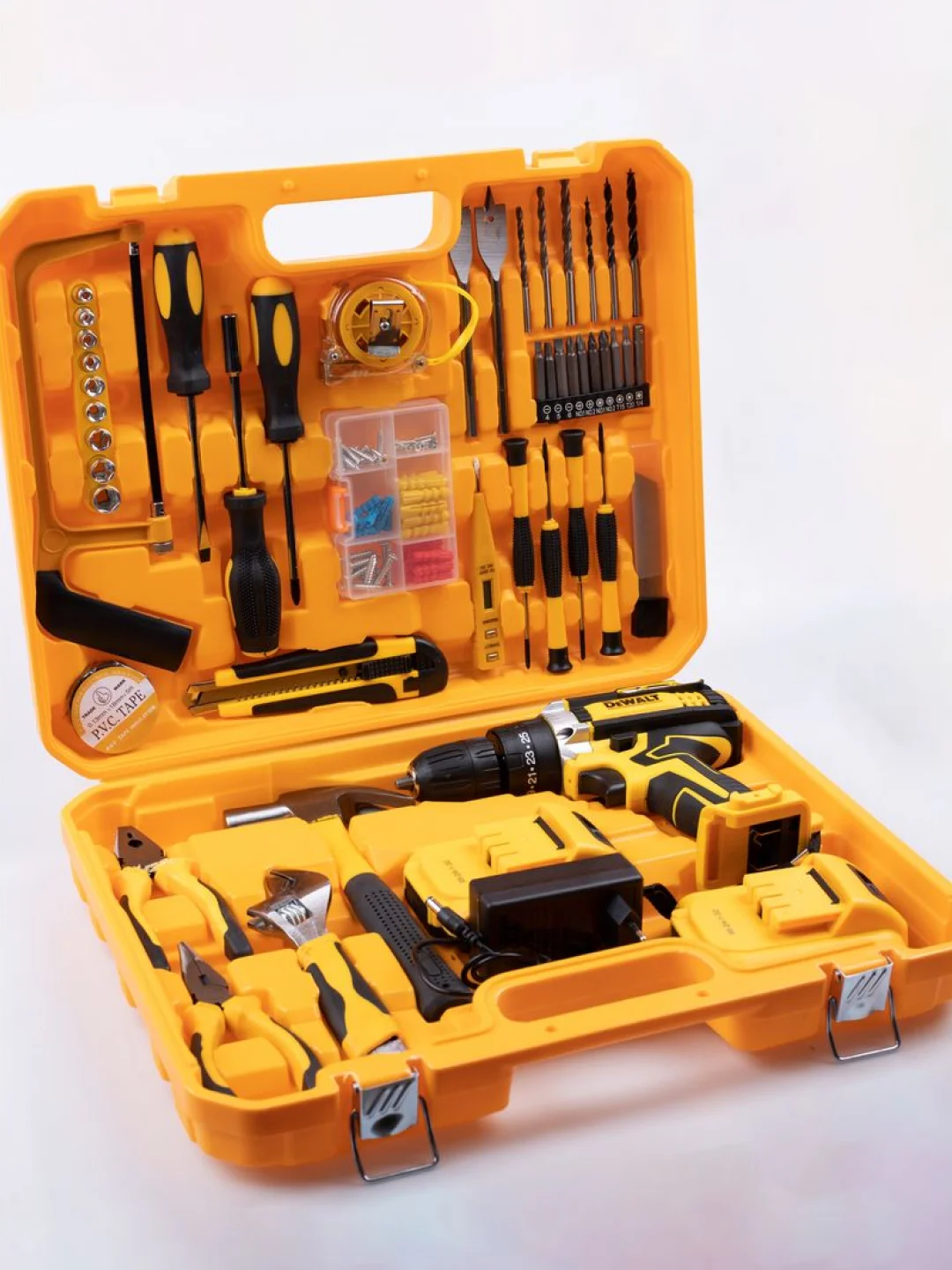 Черный дрель-шуруповерт аккумуляторный DeWalt, 21V / 48V с набором инструментов