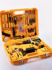 Черный дрель-шуруповерт аккумуляторный DeWalt, 21V / 48V с набором инструментов