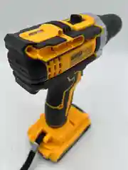 Черный дрель-шуруповерт аккумуляторный DeWalt, 21V / 48V с набором инструментов